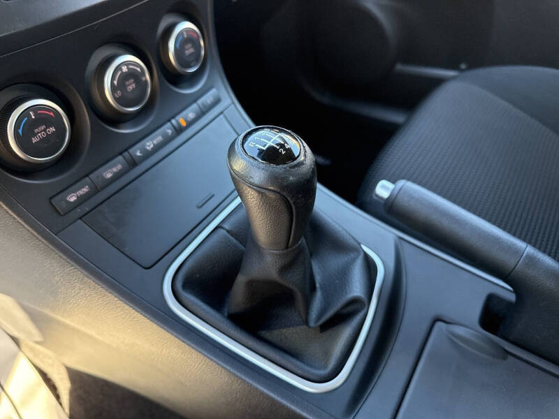 2013 Mazda MAZDA3 i Touring