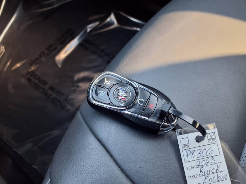 2023 Buick Enclave Essence