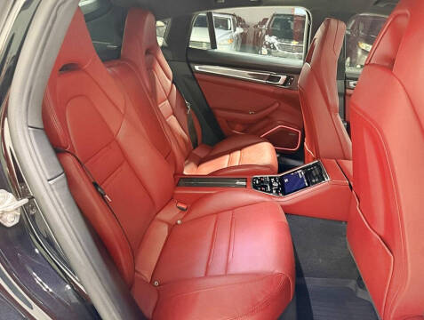2018 Porsche Panamera 4