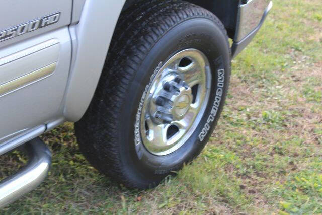 2004 Chevrolet Silverado 2500HD LS photo 8