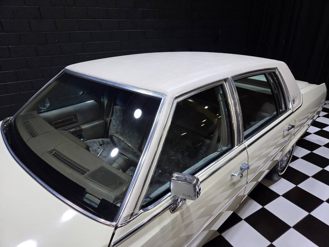 1981 Cadillac Fleetwood Brougham 25