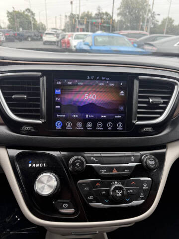 2017 Chrysler Pacifica Touring-L Plus