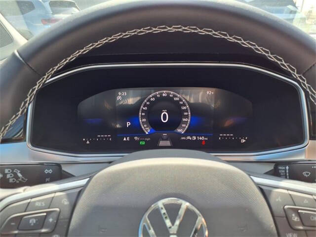 2025 Volkswagen Taos SE