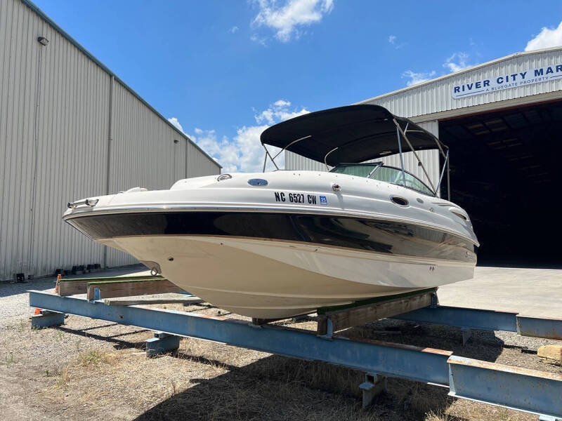 2004 Chaparral 236 Sunesta