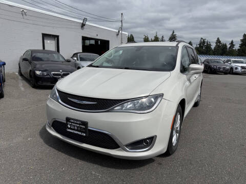 2017 Chrysler Pacifica Touring-L