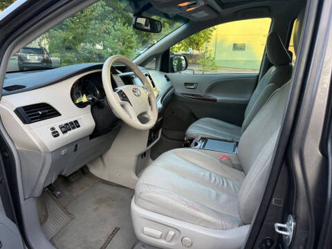 2014 Toyota Sienna
