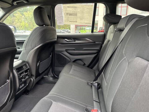 2025 Jeep Grand Cherokee Laredo