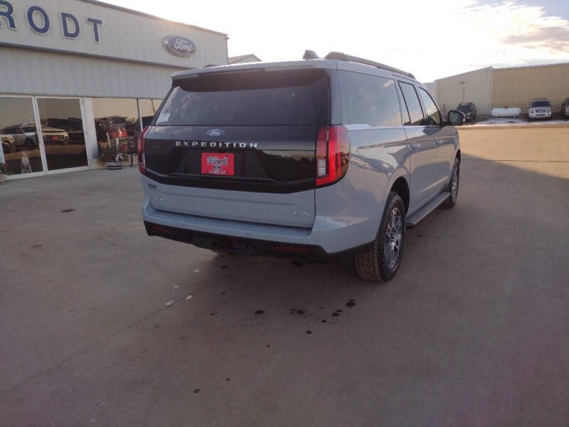 2026 Ford Expedition MAX Active