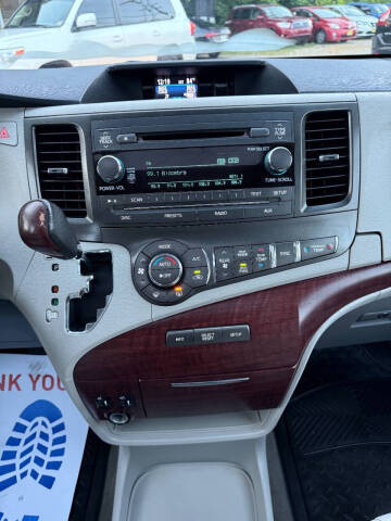 2013 Toyota Sienna XLE 7-Passenger