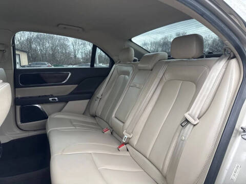 2017 Lincoln Continental Premiere