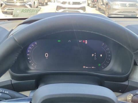 2024 Volvo XC40 B5 Plus Bright Theme