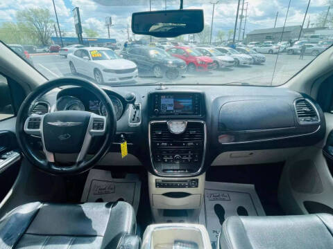 2013 Chrysler Town and Country Touring-L