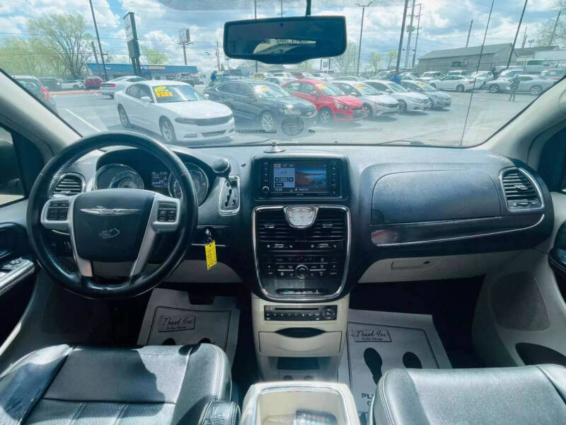 2013 Chrysler Town and Country Touring-L