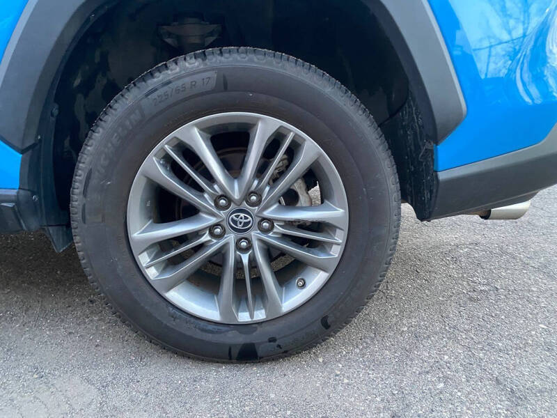 2020 Toyota RAV4 LE
