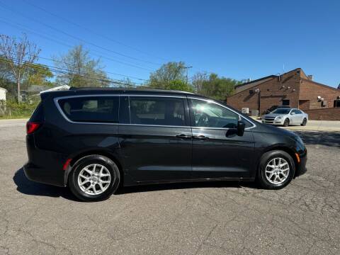 2017 Chrysler Pacifica for sale at Suburban Auto Sales LLC in Madison Heights MI