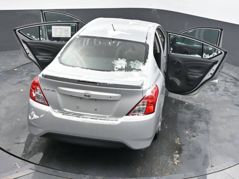 2019 Nissan Versa S Plus
