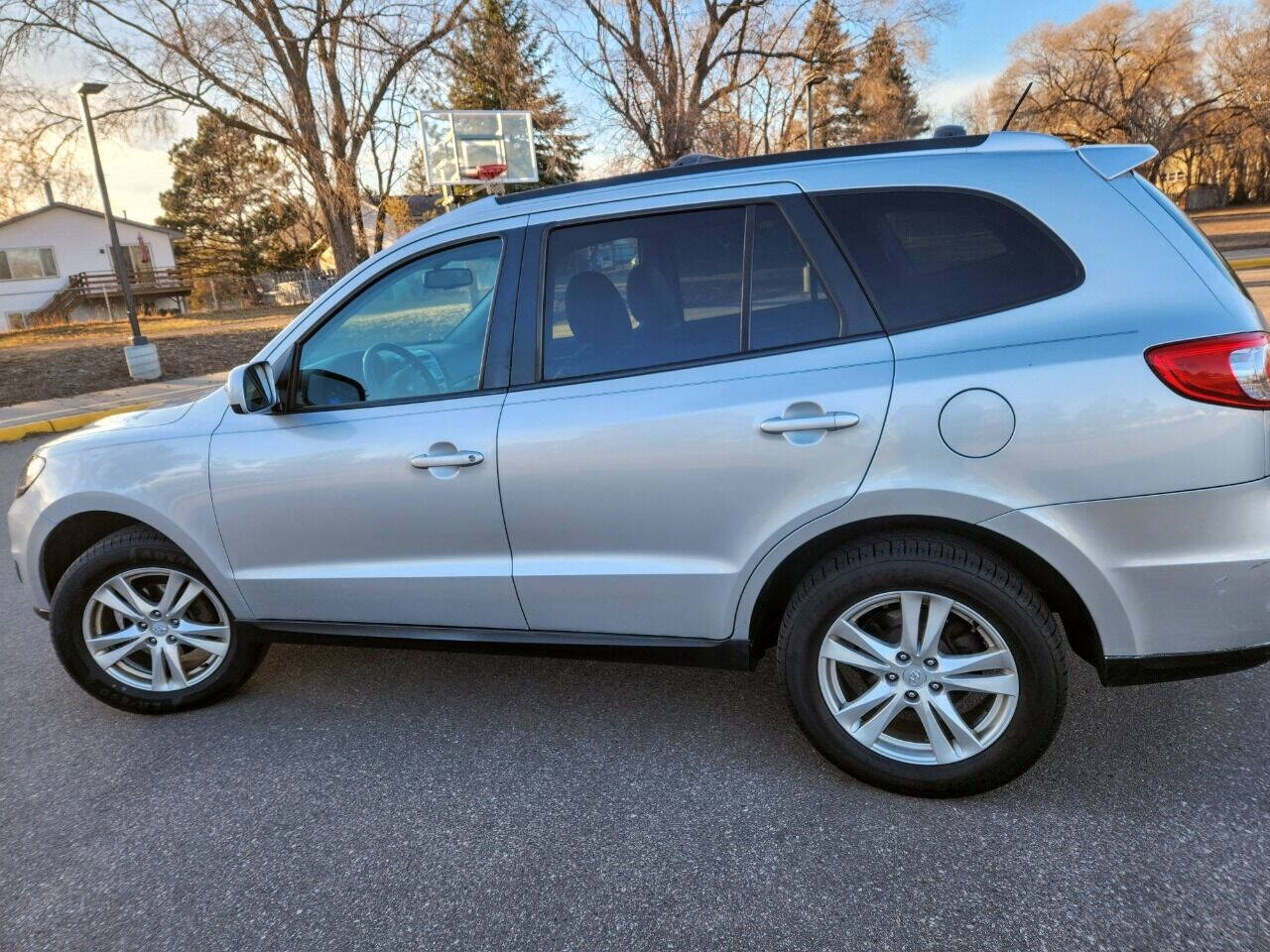 2011 Hyundai SANTA FE for sale at Xtra Mile Auto Sales LLC in Cambridge, MN