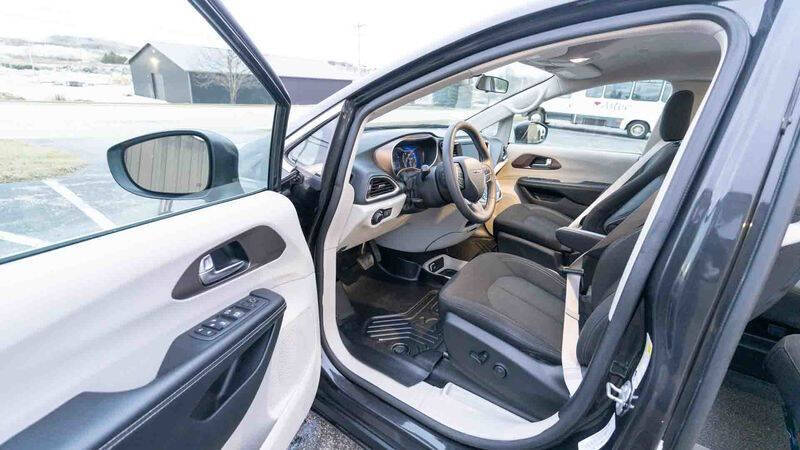 2022 Chrysler Voyager LX