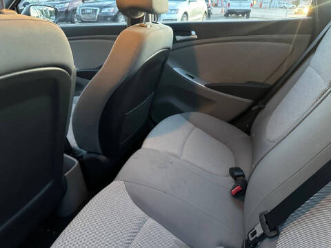 2012 Hyundai Accent GLS