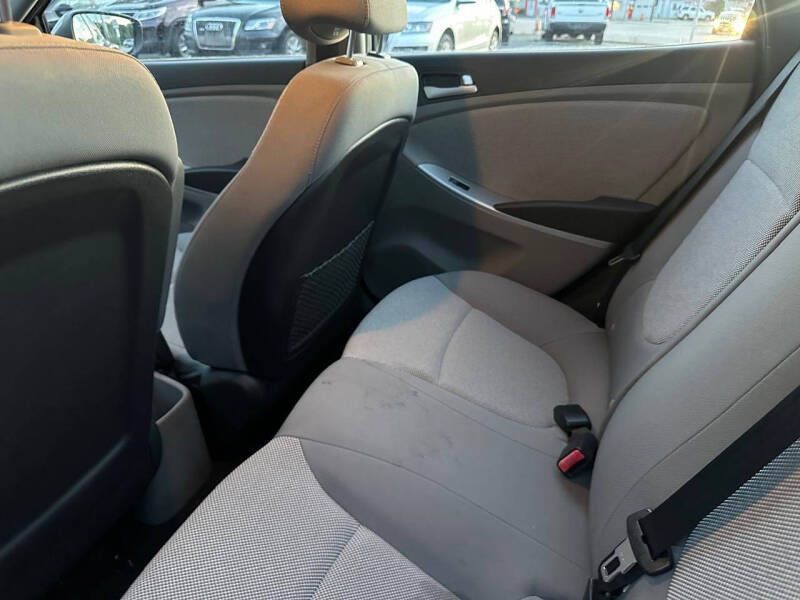 2012 Hyundai Accent GLS