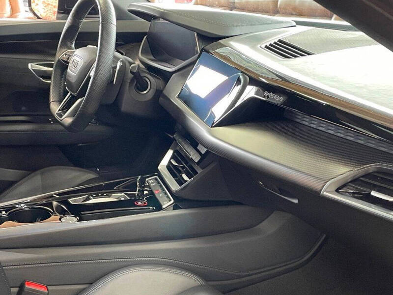 2023 Audi e-tron GT quattro Premium Plus