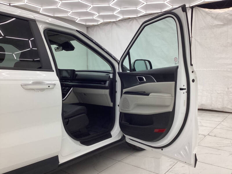 2023 Kia Carnival LX