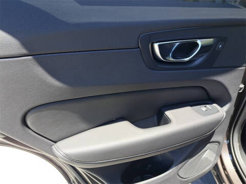 2025 Volvo XC60 B5 Plus Dark Theme