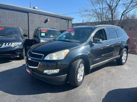 2009 Chevrolet Traverse for sale at Rod's Automotive in Cincinnati OH