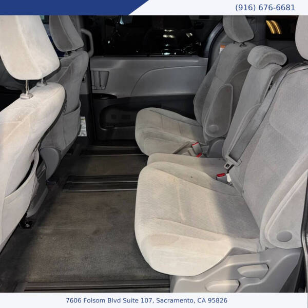 2017 Toyota Sienna LE 8-Passenger