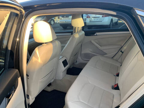 2013 Volkswagen Passat SE