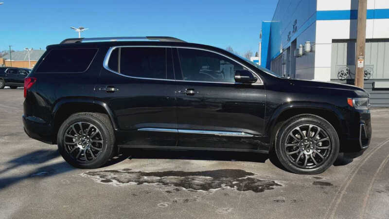 2023 GMC Acadia Denali