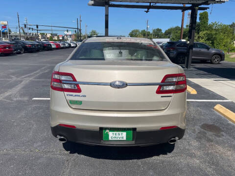 2018 Ford Taurus SE