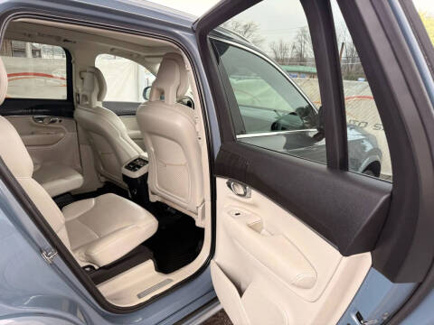 2020 Volvo XC90 T6 Momentum 6-Passenger