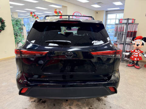 2023 Toyota Highlander LE