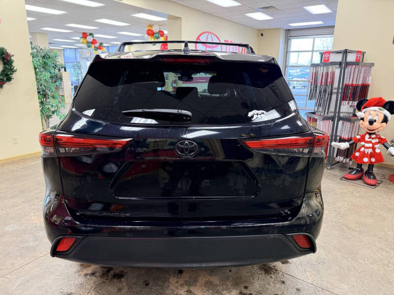 2023 Toyota Highlander LE