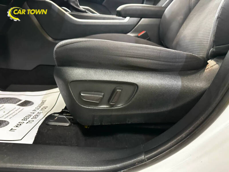 2020 Toyota Highlander LE