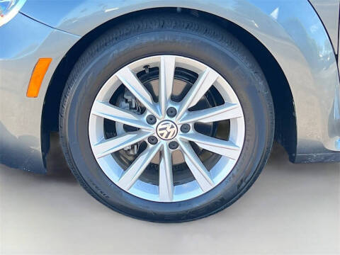 2018 Volkswagen Beetle 2.0T Coast