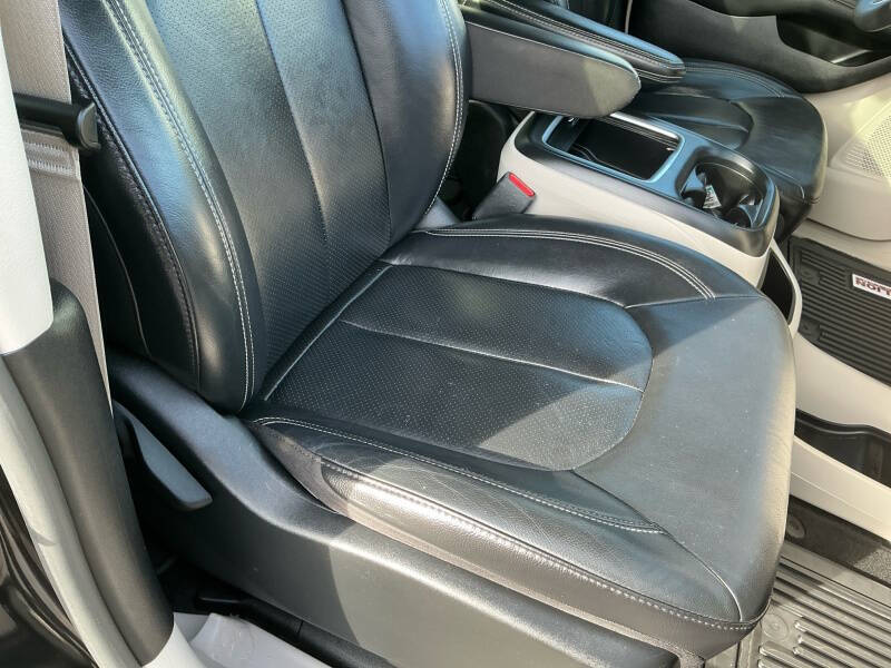 2022 Chrysler Pacifica Touring L