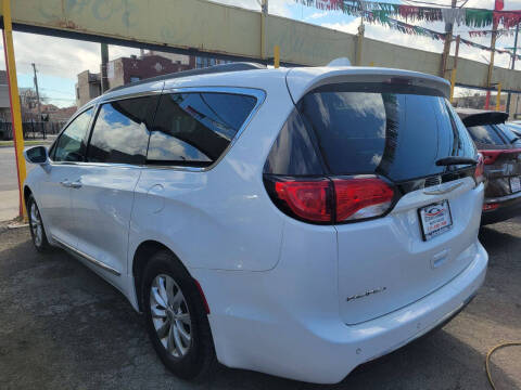2017 Chrysler Pacifica Touring-L