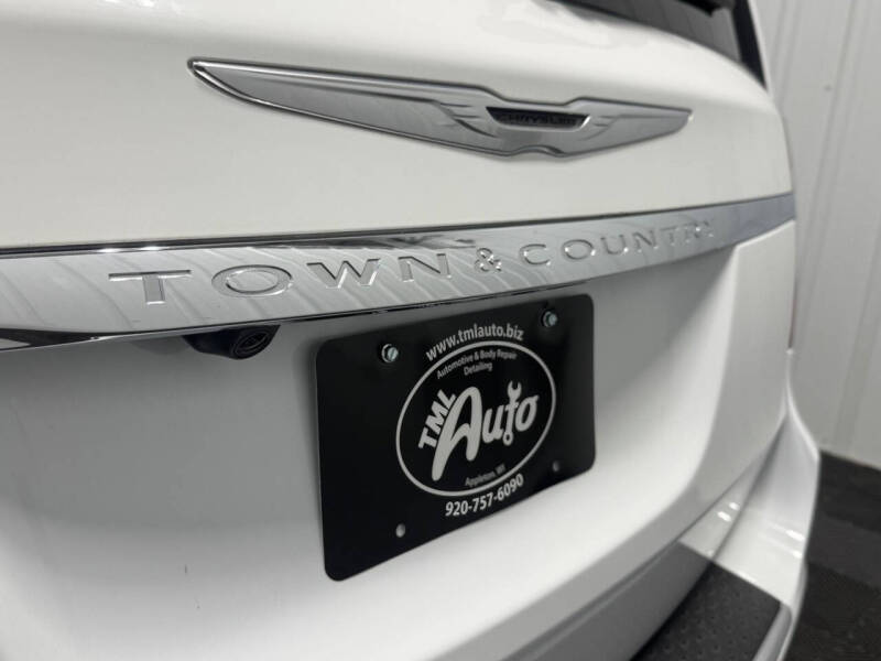 2015 Chrysler Town and Country Touring-L