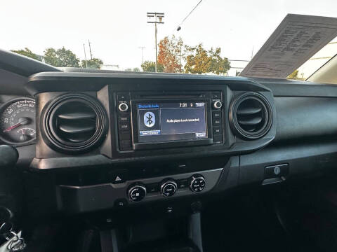 2017 Toyota Tacoma SR