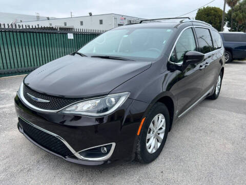 2019 Chrysler Pacifica for sale at Vice City Deals in Doral FL