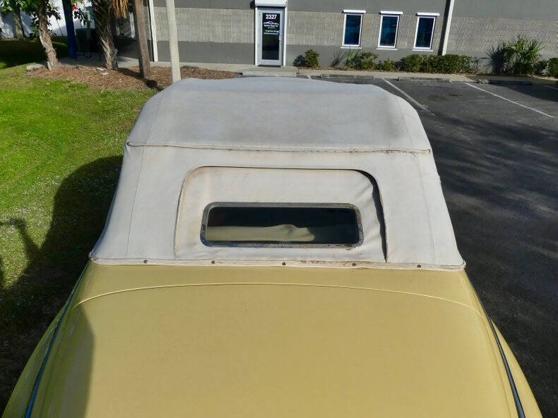 1948 Ford Super Deluxe