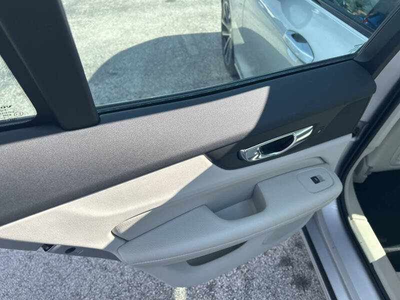 2022 Volvo S60 B5 Momentum