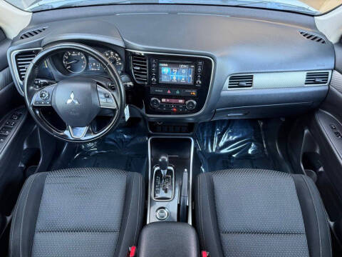 2017 Mitsubishi Outlander ES