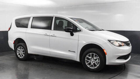 2025 Chrysler Voyager LX