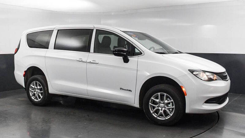 2025 Chrysler Voyager LX