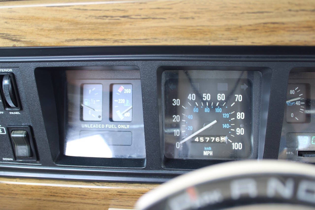 1989 Jeep Grand Wagoneer 75