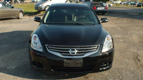 2010 Nissan Altima for sale at FIVE FRIENDS AUTO in Wilmington DE