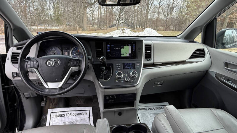 2017 Toyota Sienna XLE 8-Passenger